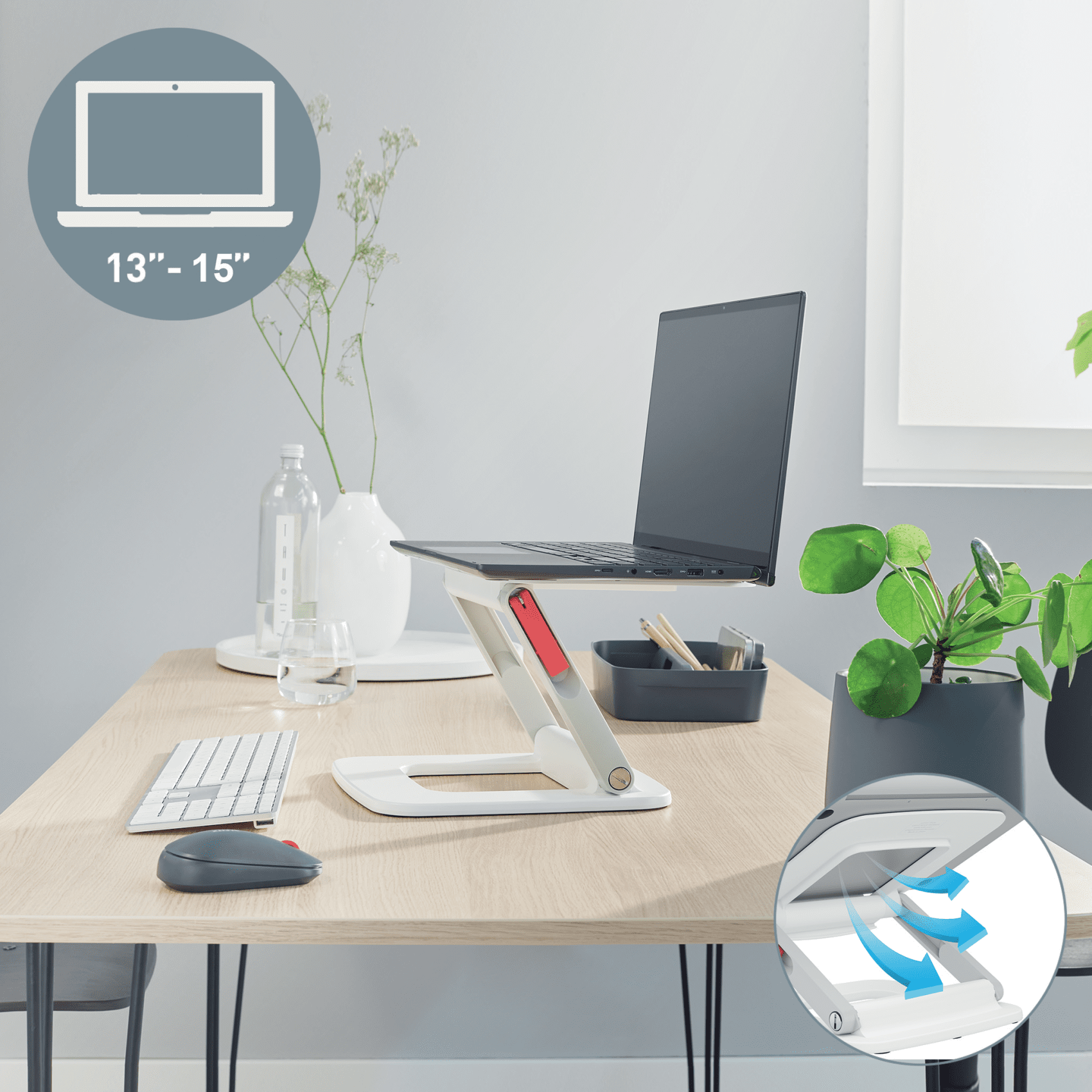 Laptop fehér-szürke állványon, billentyűzettel és egérrel.