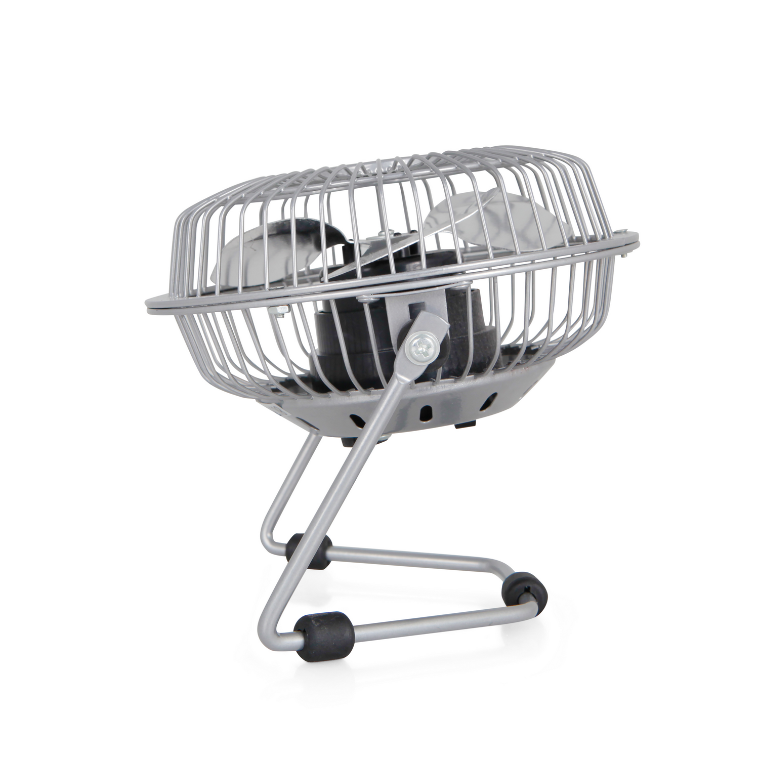 Un ventilador de metal plateado sobre un soporte. El ventilador está en una jaula, con motor y base negros.