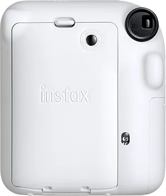 Weiße Instax-Kamera-Rückseite. Mit Tür, Knopf und Instax-Logo.