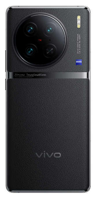 Rückansicht eines schwarzen Smartphones mit großem Kameramodul und lederartiger Textur.