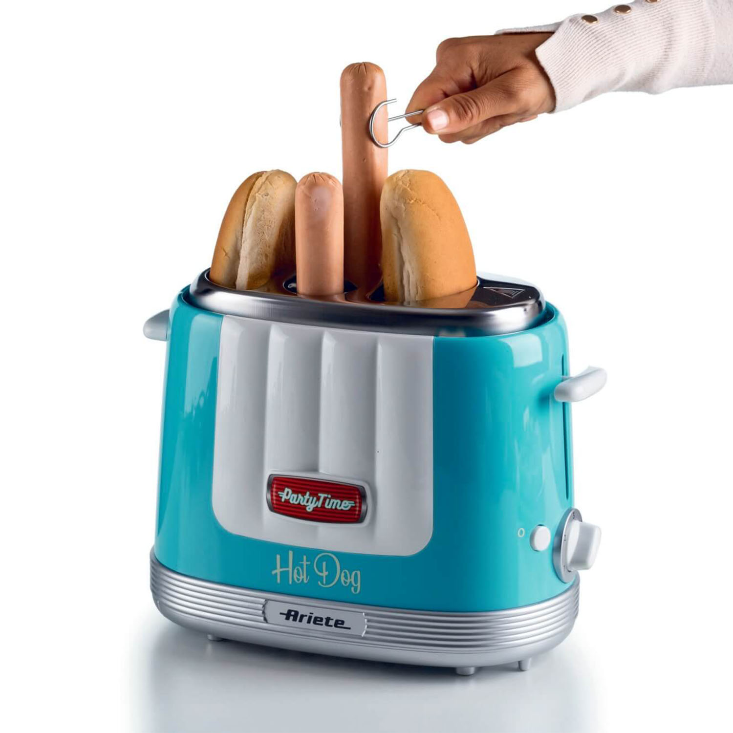 Tostapane per hot dog con hot dog e panini.