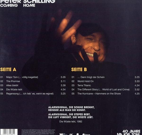 Albumcover mit dem Gesicht und den Händen eines Mannes, Text auf Deutsch. Dunkler, verschwommener Hintergrund mit Text.