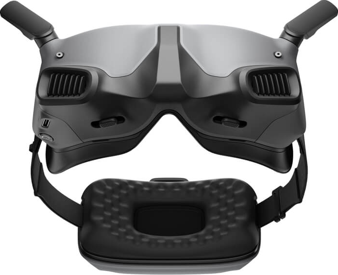Un ensemble de lunettes FPV noires pour drones, avec un bandeau.