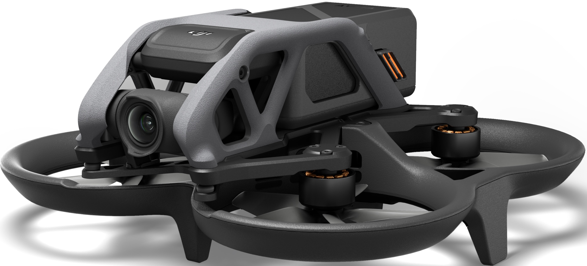 Un primo piano di un drone grigio e nero, con telecamera ed eliche.