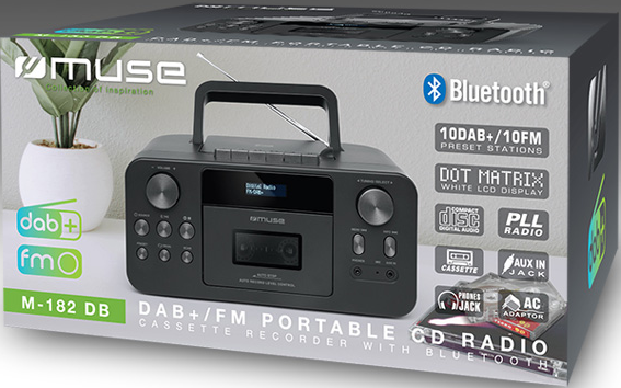 Radio CD portatile nera con registratore a cassette. Bluetooth, DAB+, FM e funzioni aux sono elencate.