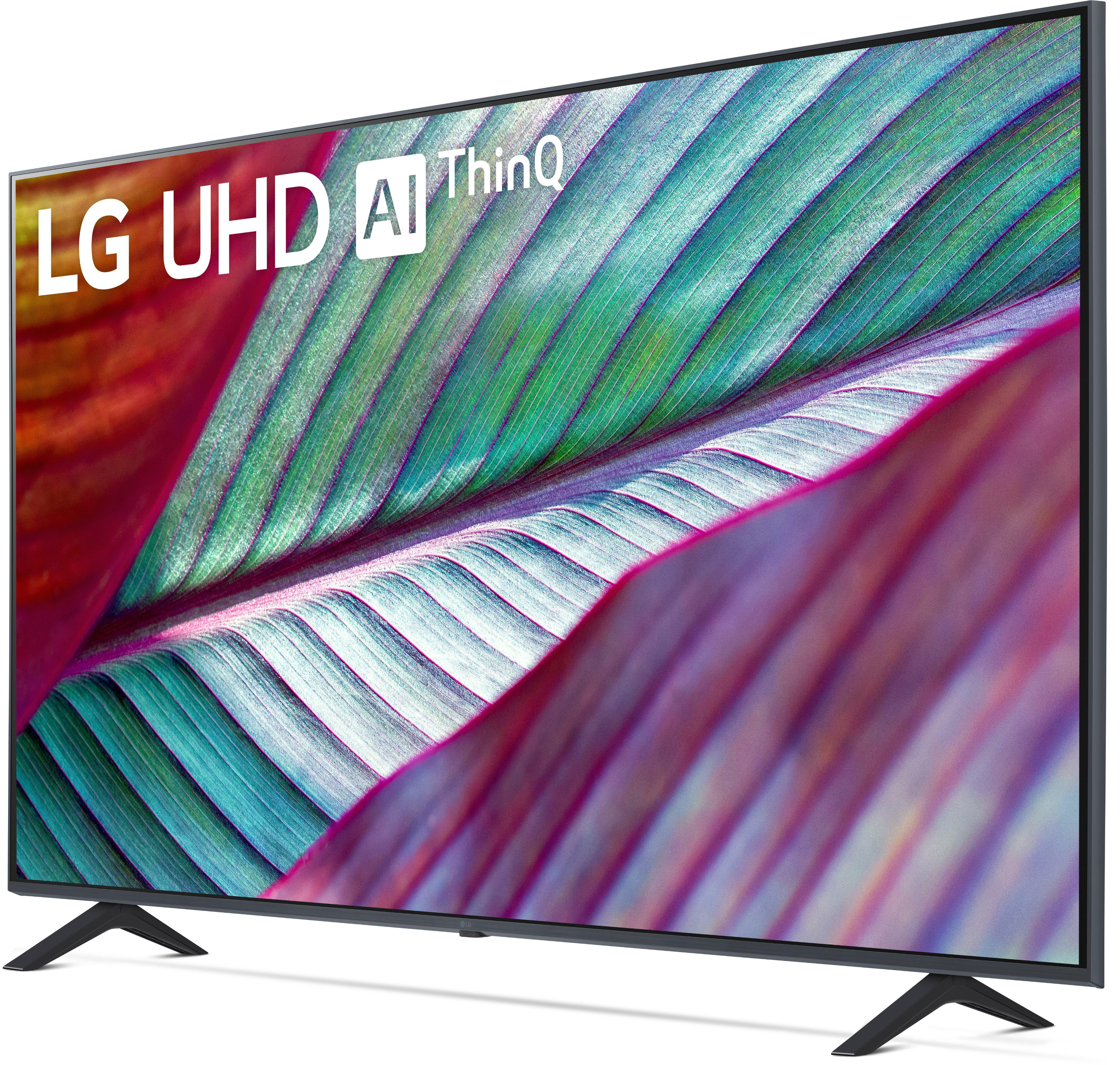 LG UHD TV zeigt abstraktes Blattformmuster. Der Fernseher steht auf weißer Oberfläche.