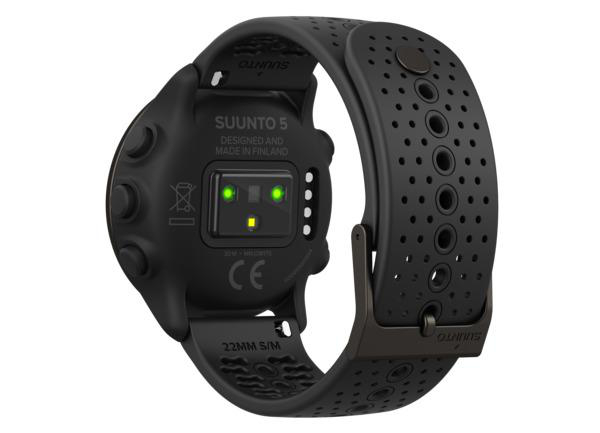 Schwarze Suunto 5 Smartwatch, Unterseite mit Sensor und Ladepunkten.
