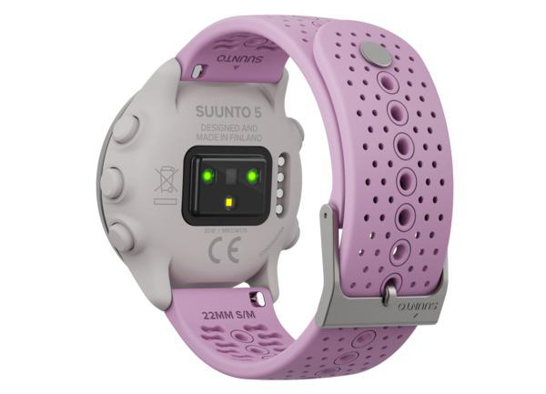 Nahaufnahme einer pinkfarbenen Smartwatch mit hellgrauem Gehäuse, wobei die Rückseite sichtbar ist. Die Uhr liegt auf einer weißen Oberfläche.