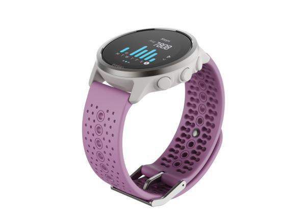 Eine Smartwatch mit lila Armband, die Aktivitätsdiagramme auf dem Bildschirm anzeigt.