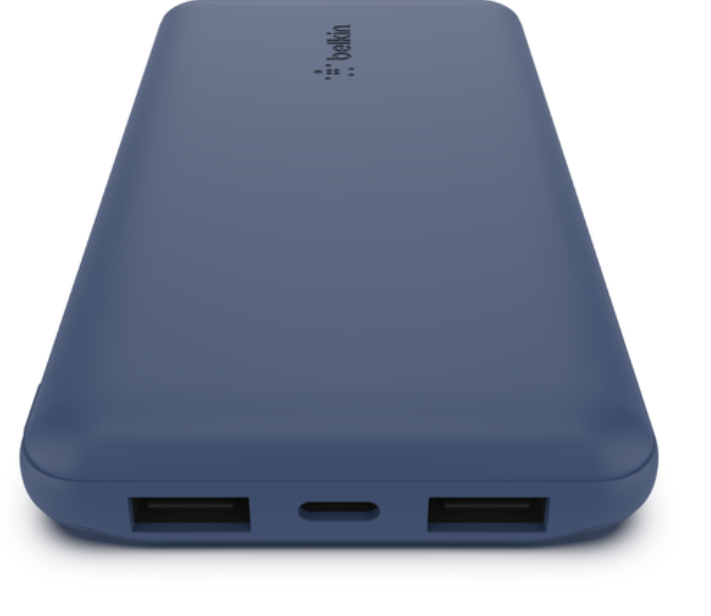 USB portlu mavi Belkin powerbank. Belkin logosu var.