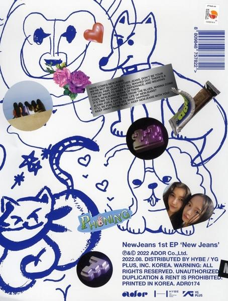 Albumcover mit Cartoon-Kritzeleien und Text. Enthält zwei Mädchen und verschiedene Aufkleber auf weißem Hintergrund.