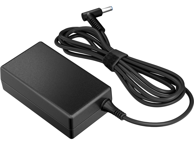 Fekete laptop hálózati adapter kábellel és kék hegyű csatlakozóval. Fekete doboz.