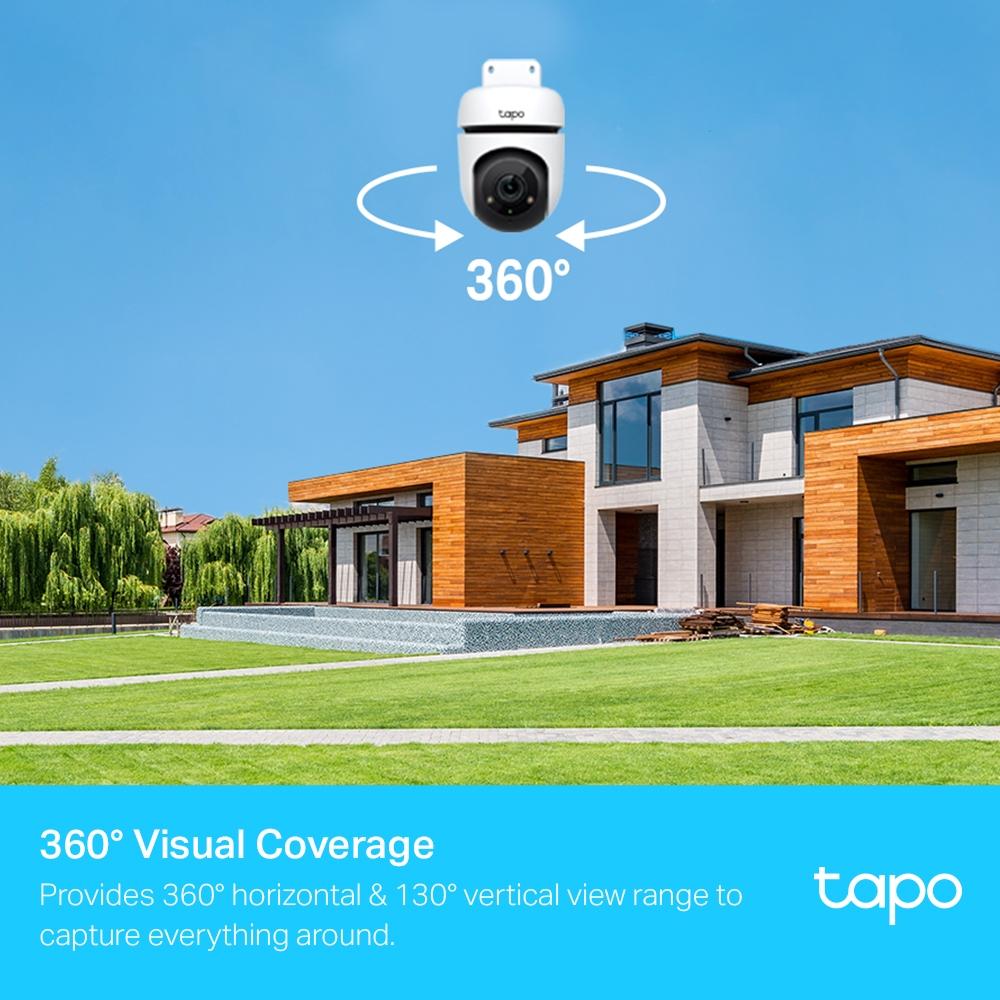 Telecamera di sicurezza bianca su una casa, con portata visiva a 360 gradi. Cielo blu sullo sfondo.
