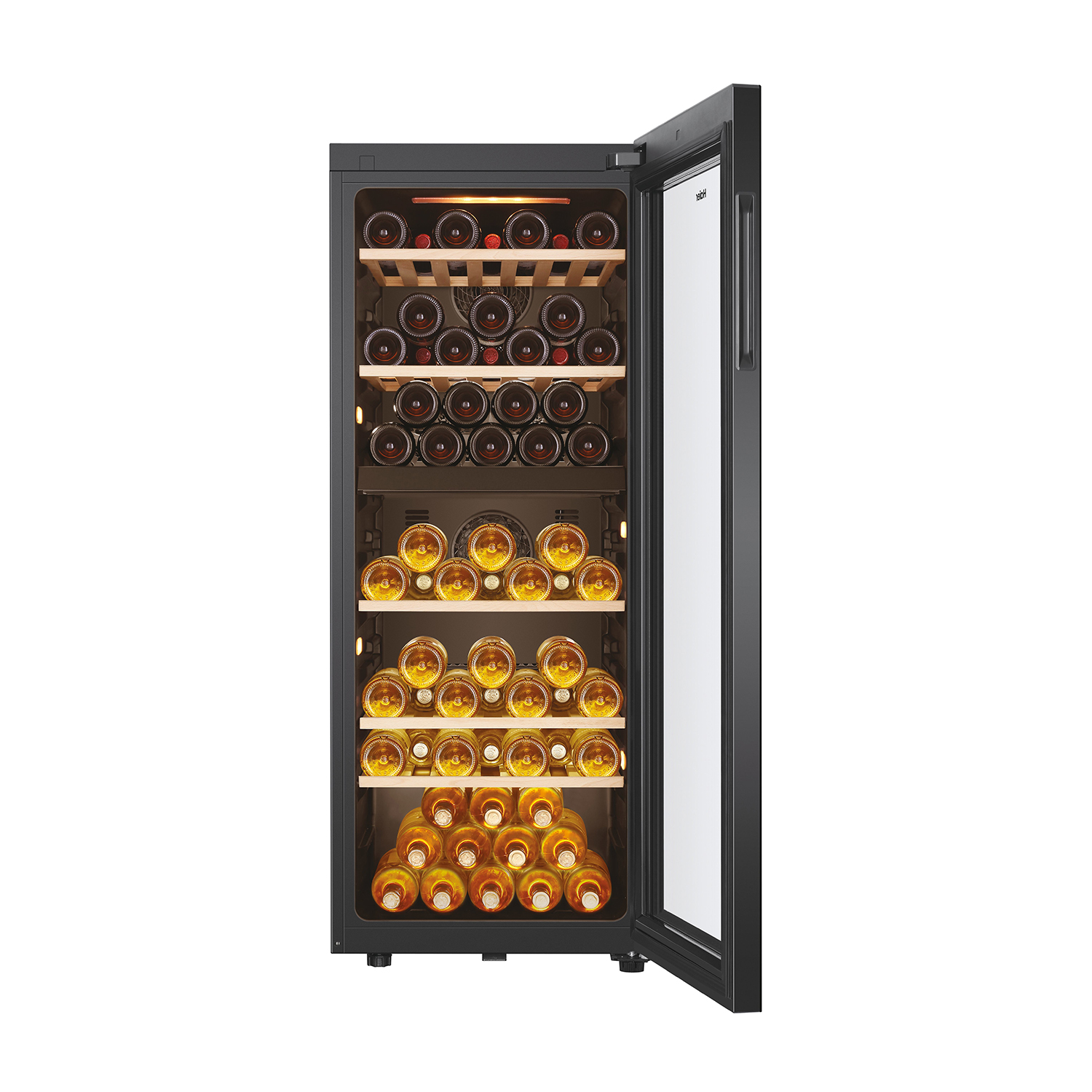 Un refrigeratore per vino nero con porta in vetro, pieno di bottiglie di vino rosso e bianco.