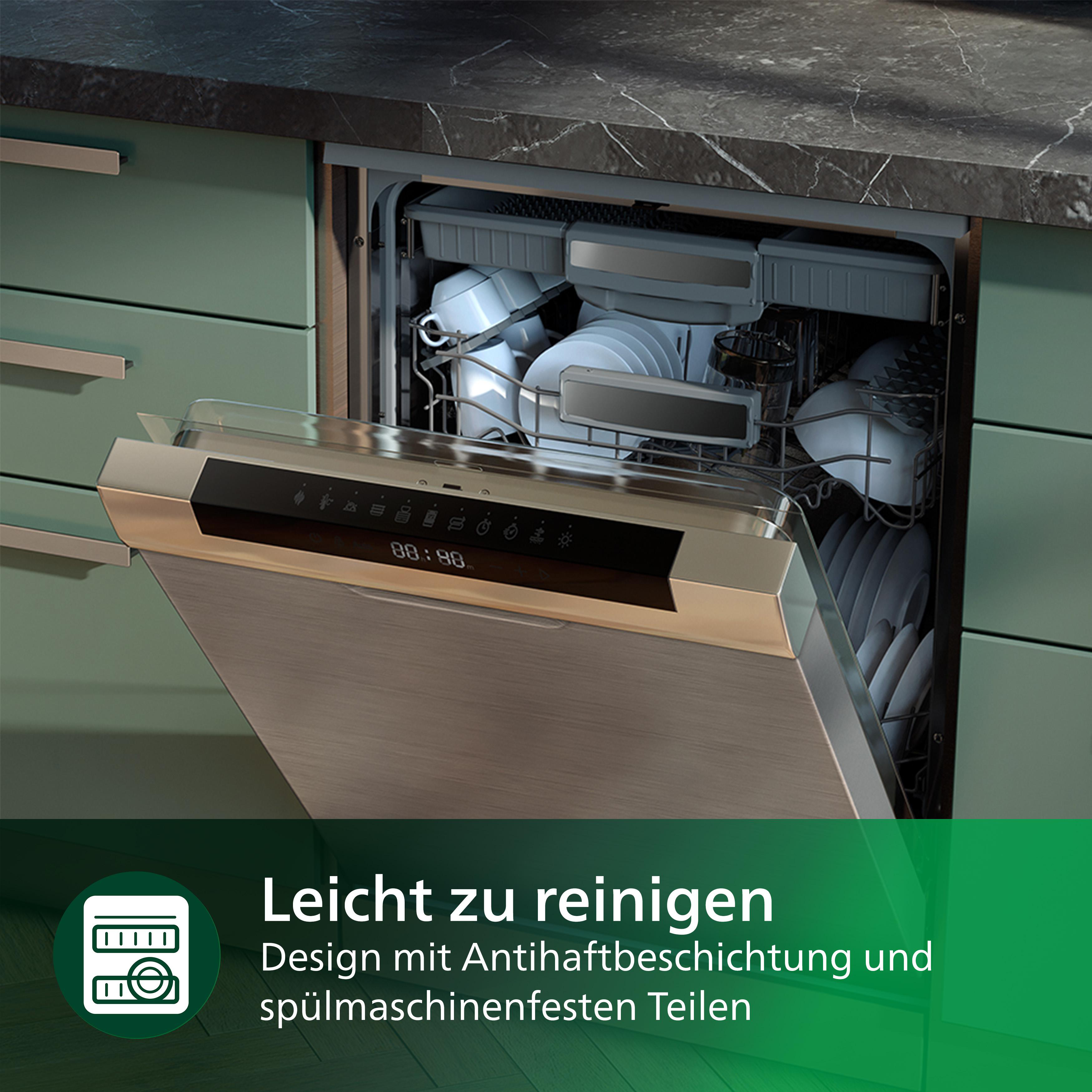 Eine Spülmaschine mit offener Tür, die sauberes Geschirr und das Bedienfeld zeigt.