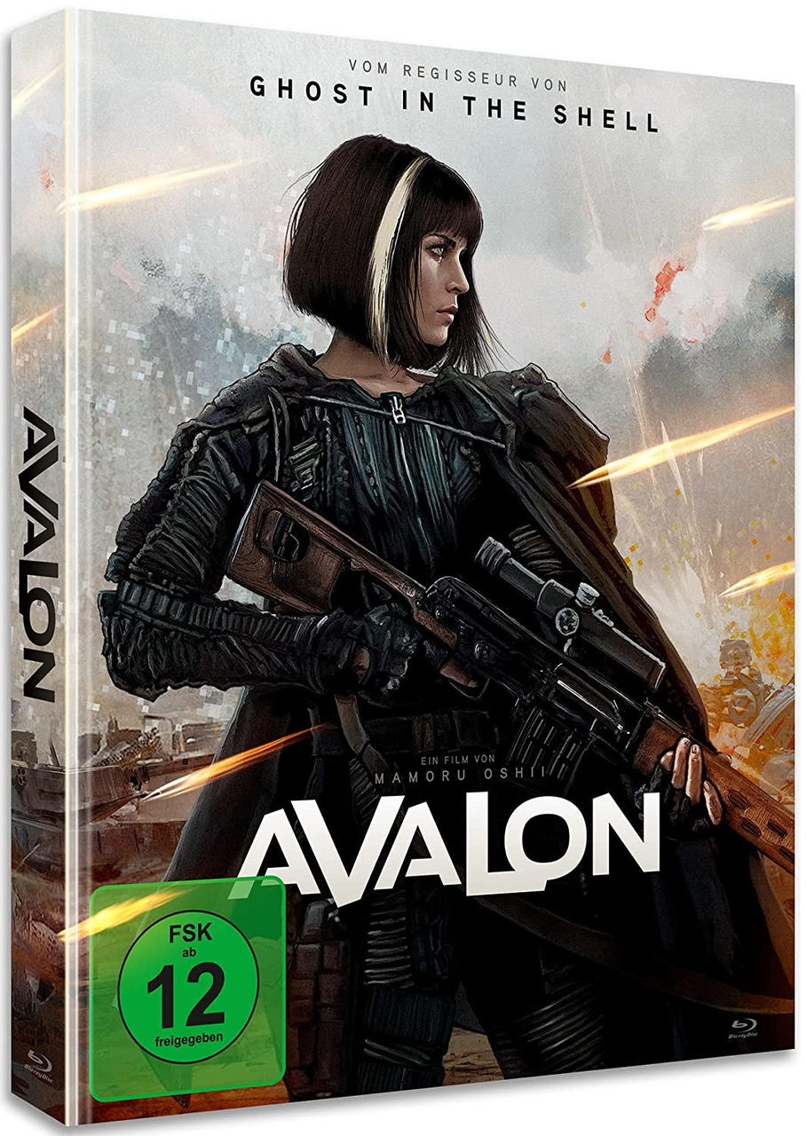 Film-Box-Art. Eine Frau mit einer Waffe und einem Scharfschützengewehr. Der Titel ist Avalon.