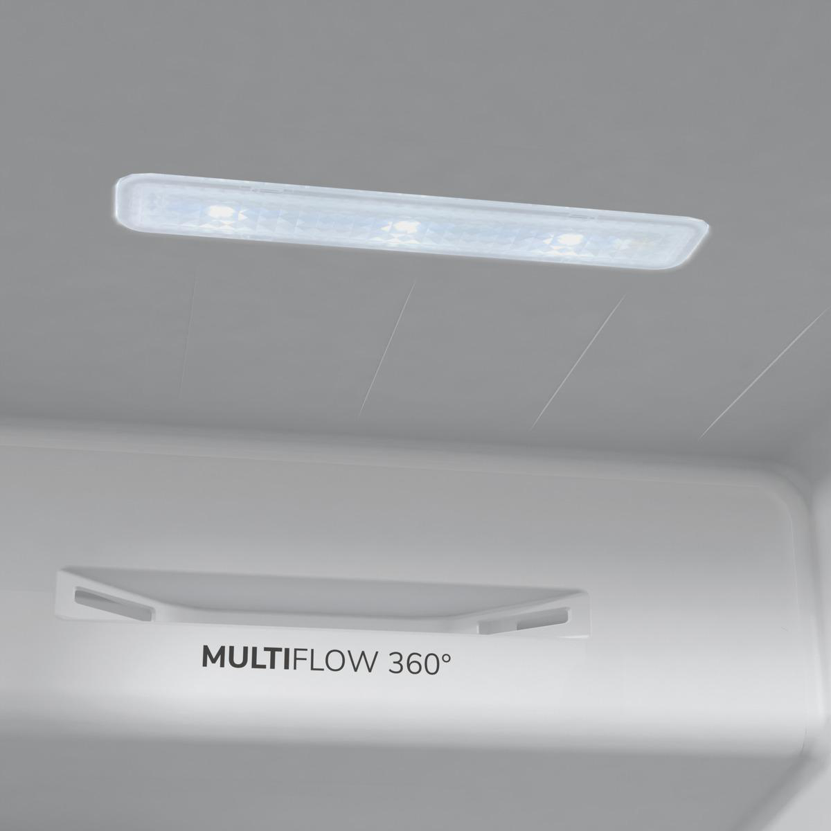 Innenraum eines Kühlschranks mit Licht und der Aufschrift "MULTI FLOW 360°".