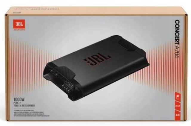 Doboz egy JBL Concert A704 autóerősítőhöz, benne az erősítővel és szöveggel.