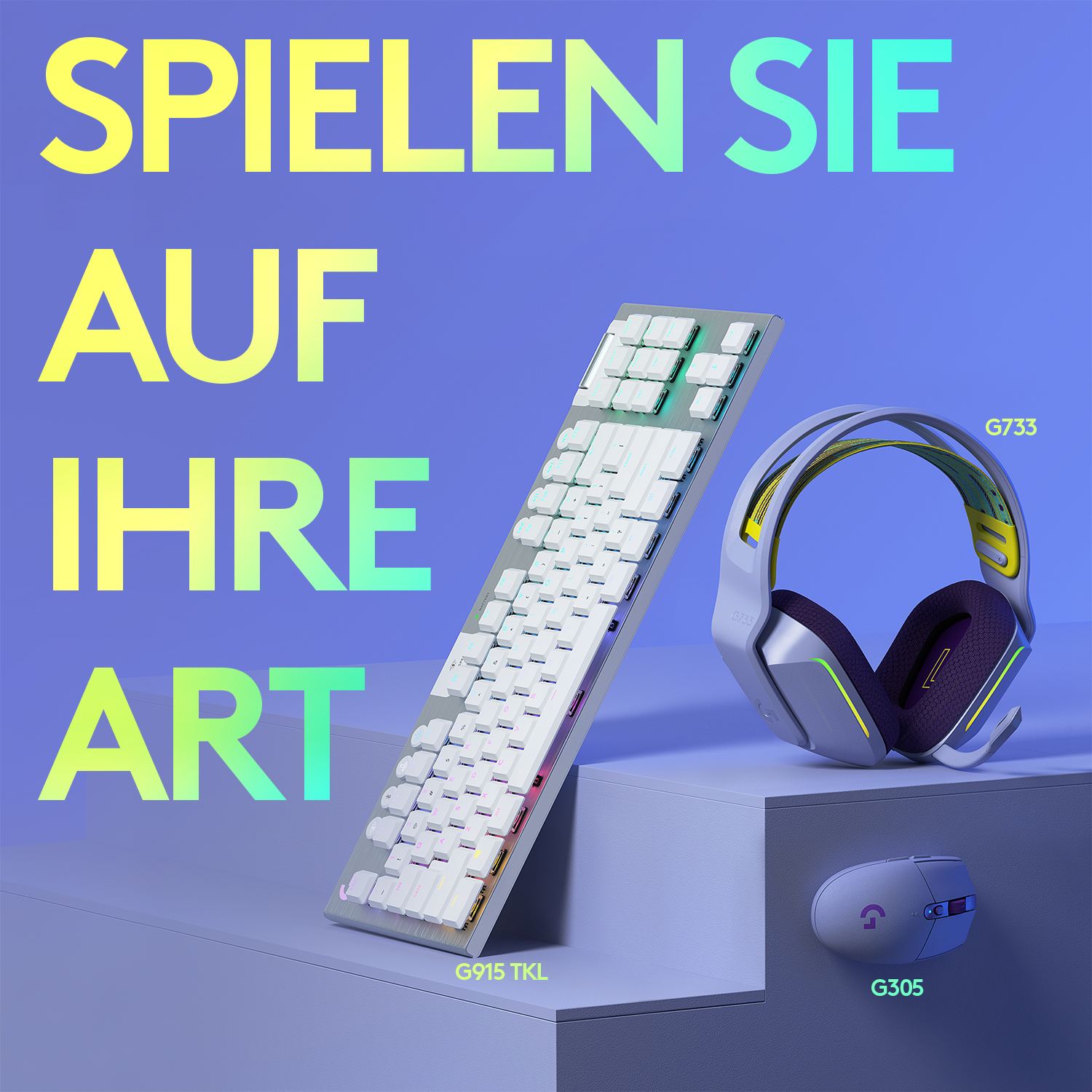 Ein Tastatur-, Maus- und Kopfhörer-Set auf einer grauen Oberfläche mit dem Text 'SPIELEN SIE AUF IHRE ART'.