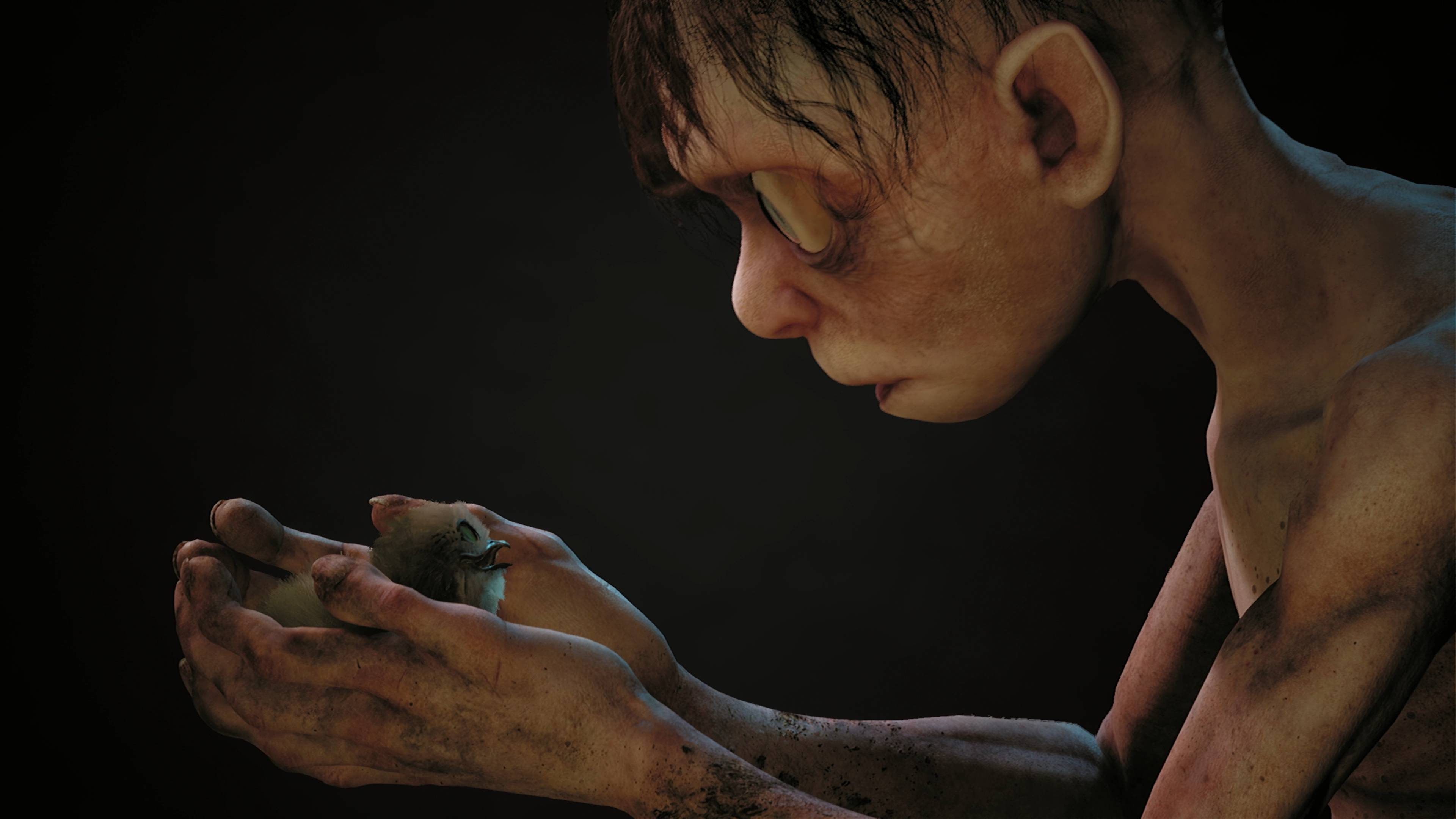 Gollum hält einen kleinen Vogel. Gollum ist im Profil, mit dunklem Hintergrund.
