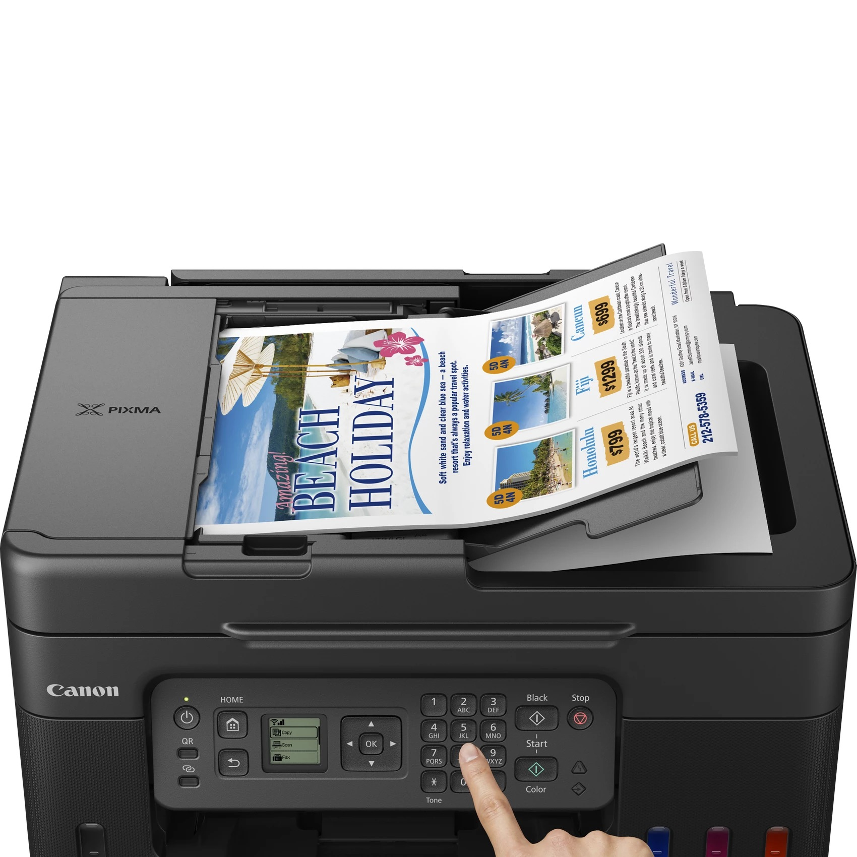 Ein schwarzer Canon Pixma Drucker druckt eine bunte Broschüre, während eine Hand die Tasten bedient.