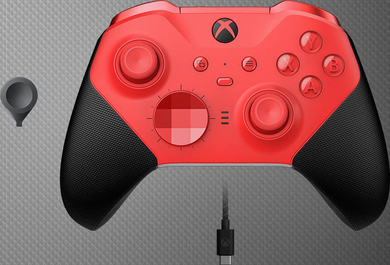 Ein roter Xbox-Controller mit schwarzen Griffen, Knöpfen und einem USB-C-Kabel.