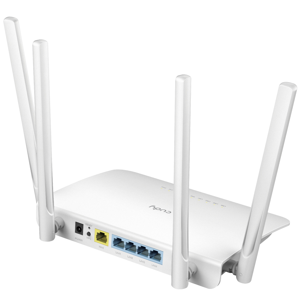 Egy fehér Cudy router négy antennával. Több portja és jelzőfénye van.