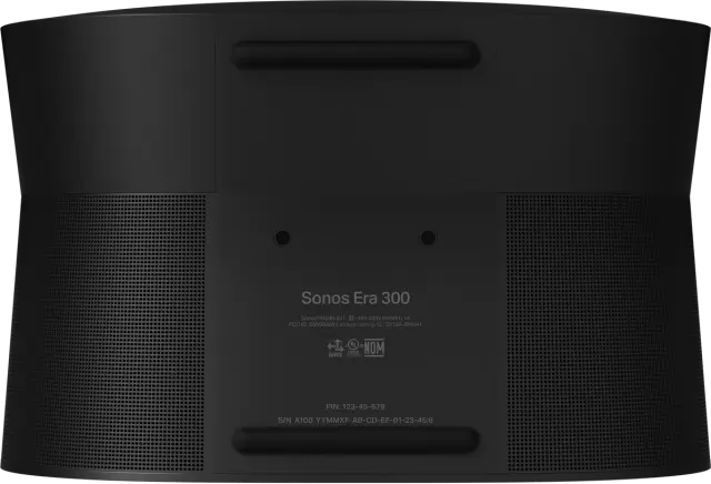 Egy fekete Sonos Era 300 hangszóró, a modell és egyéb információk a hátoldalon.