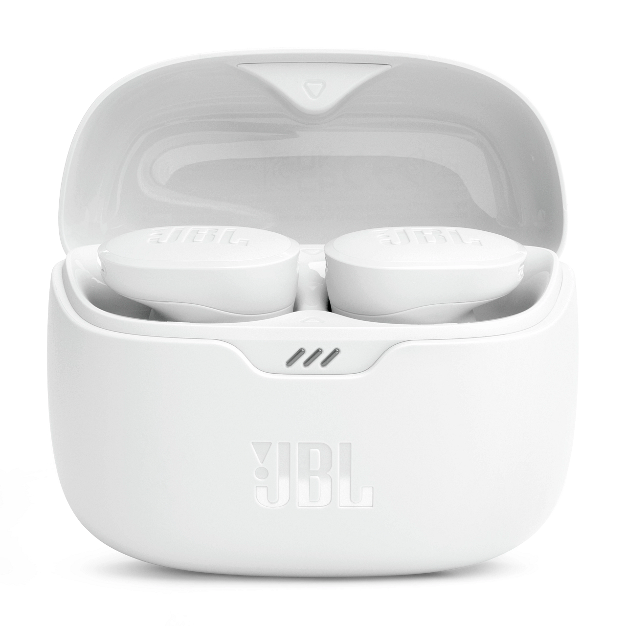 Weißes Etui mit Ohrhörern. JBL-Logo auf der Vorderseite.