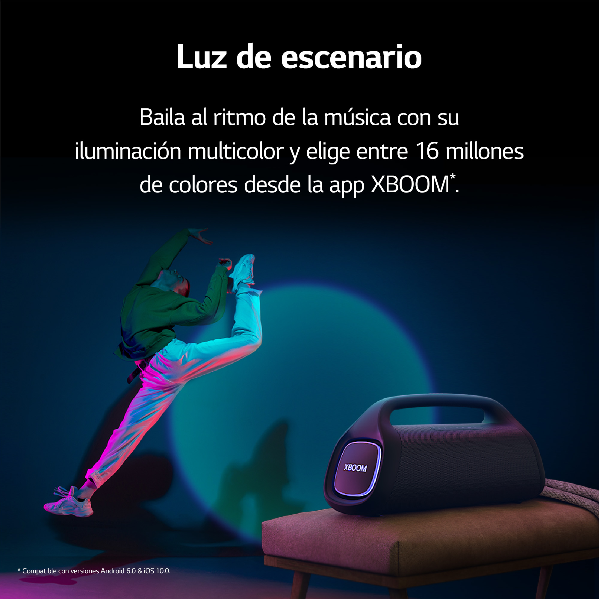 Un altavoz negro con luces de colores y una persona bailando en el fondo. La escena es oscura.