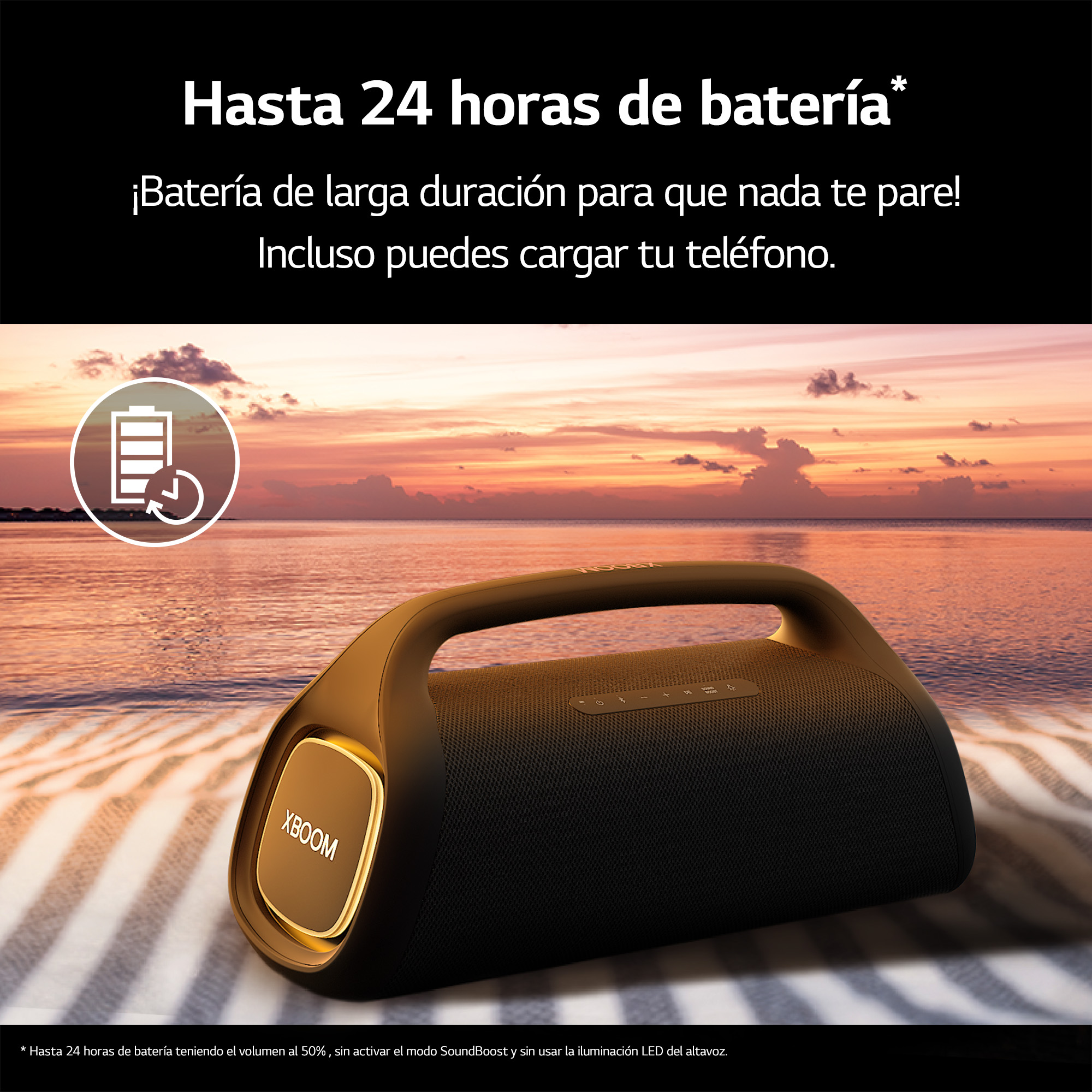 Altavoz Bluetooth negro con detalles dorados, texto en el lateral. Fondo de puesta de sol y océano.