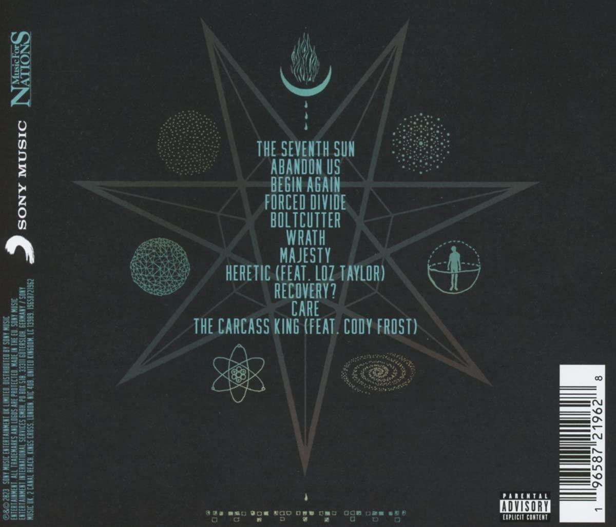 Albumcover mit sternförmigem Design, Songtiteln und Bandinformationen. Dunkler Hintergrund mit verschiedenen Symbolen.