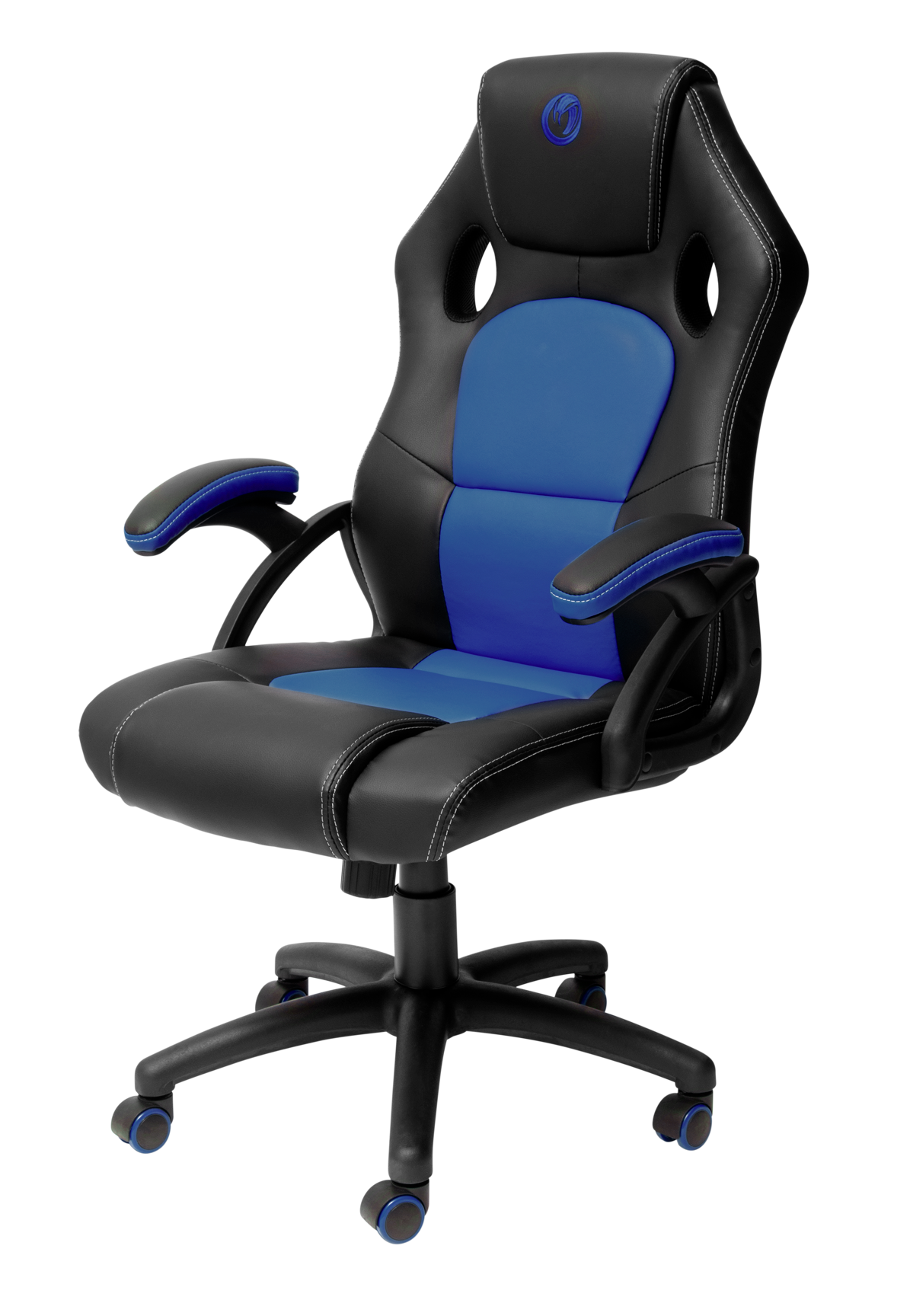 Silla gaming con diseño negro y azul. Tiene reposabrazos, reposacabezas y ruedas.