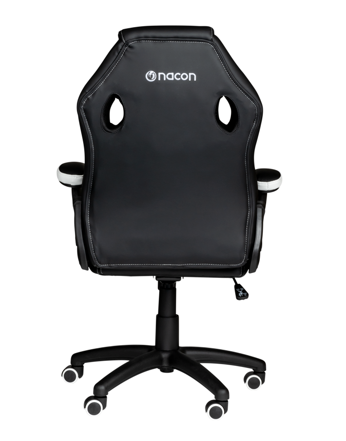 La parte trasera de una silla de gaming negra con detalles blancos y el logo de Nacon.