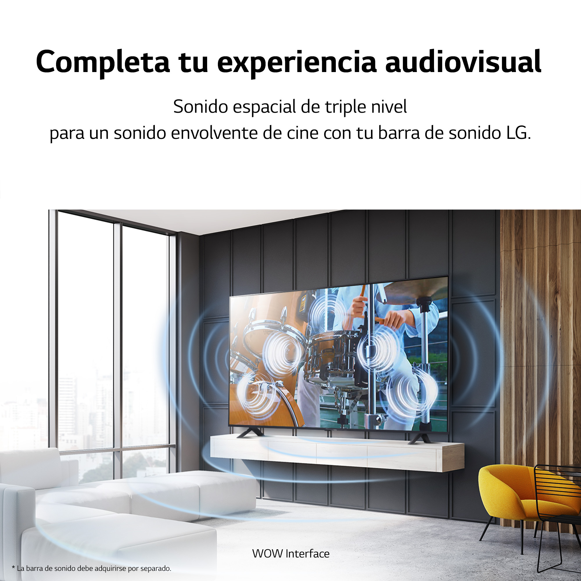 Una sala de estar moderna con un televisor en un estante blanco. El texto describe las características del televisor.