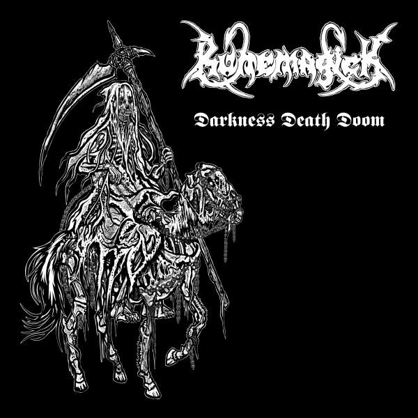 Fekete-fehér illusztráció egy csontváz-alakról, amint egy csontváz-lovat lovagol, kaszát tart. Szöveg: Darkness Death Doom.