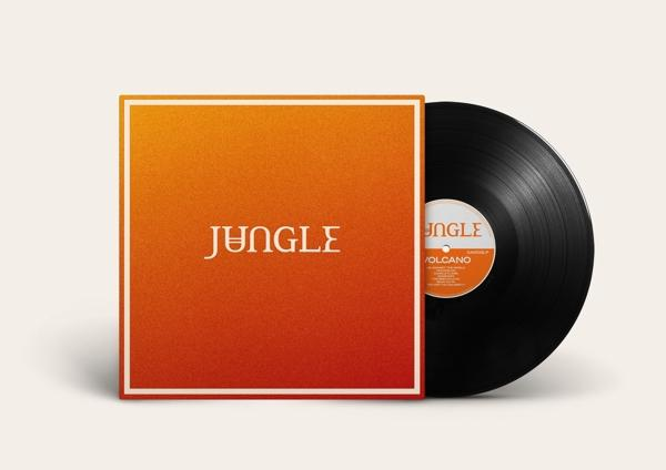 Egy bakelit lemez és egy borító, rajta a 'Jungle' felirattal, fehér szöveggel, narancssárga háttéren.