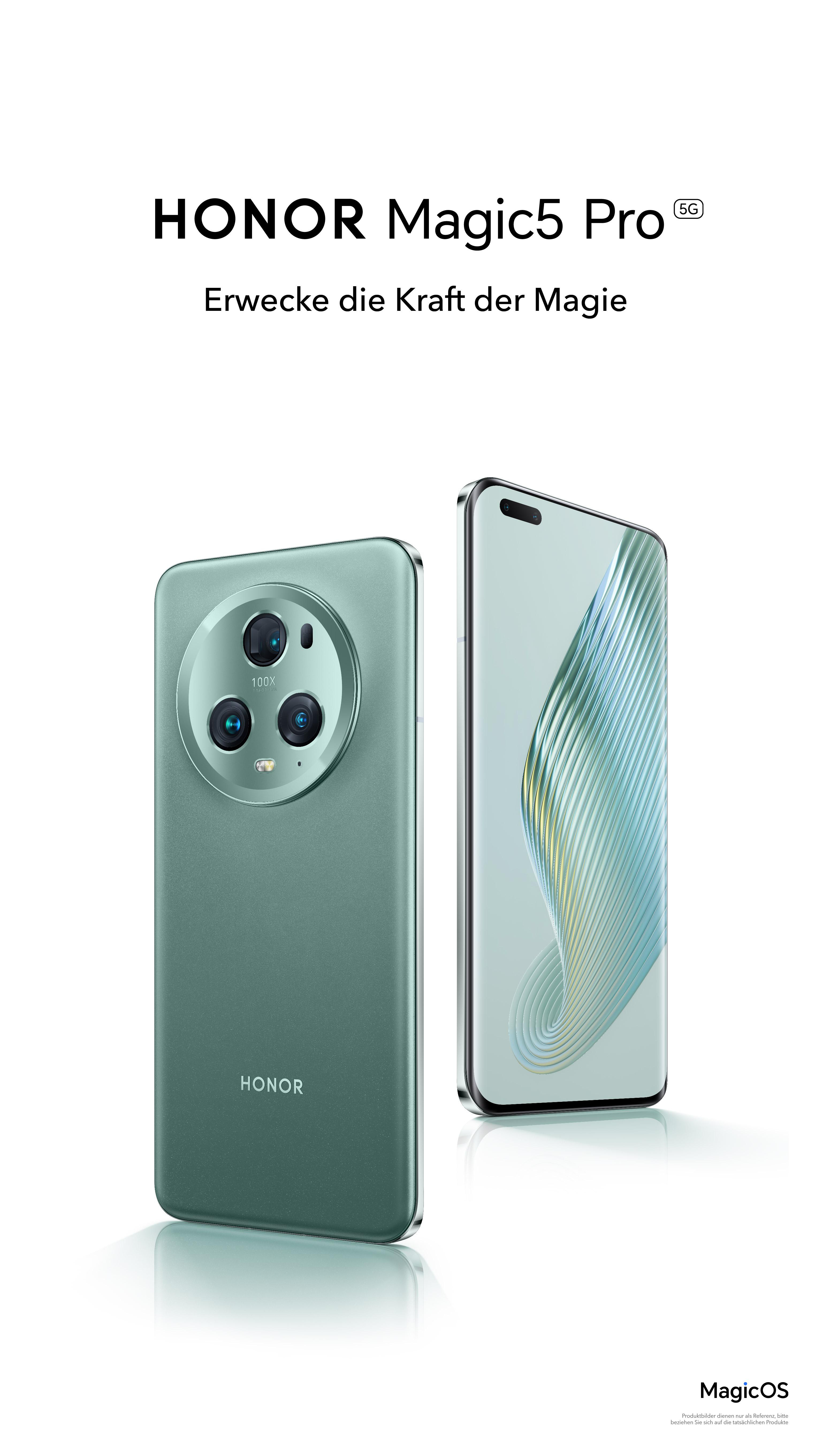 Zwei grüne HONOR Magic5 Pro Smartphones, eines vorne und eines hinten, auf weißem Hintergrund.