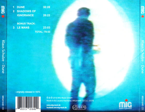 Ein CD-Cover mit einem blau getönten Bild einer Person.