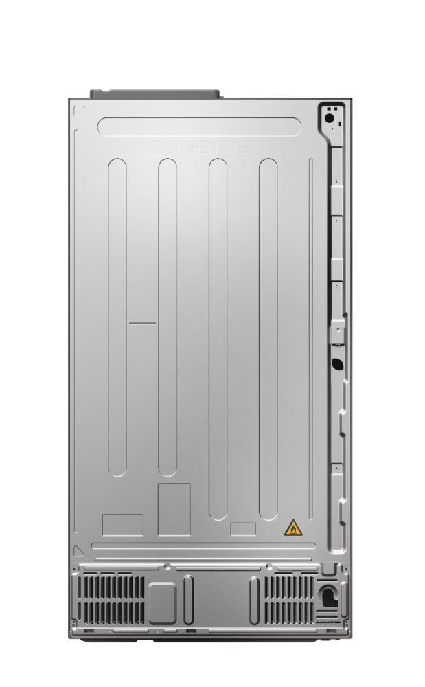 Rückansicht eines silbernen Kühlschranks mit vertikalen Linien und Warnschild auf weißem Hintergrund.