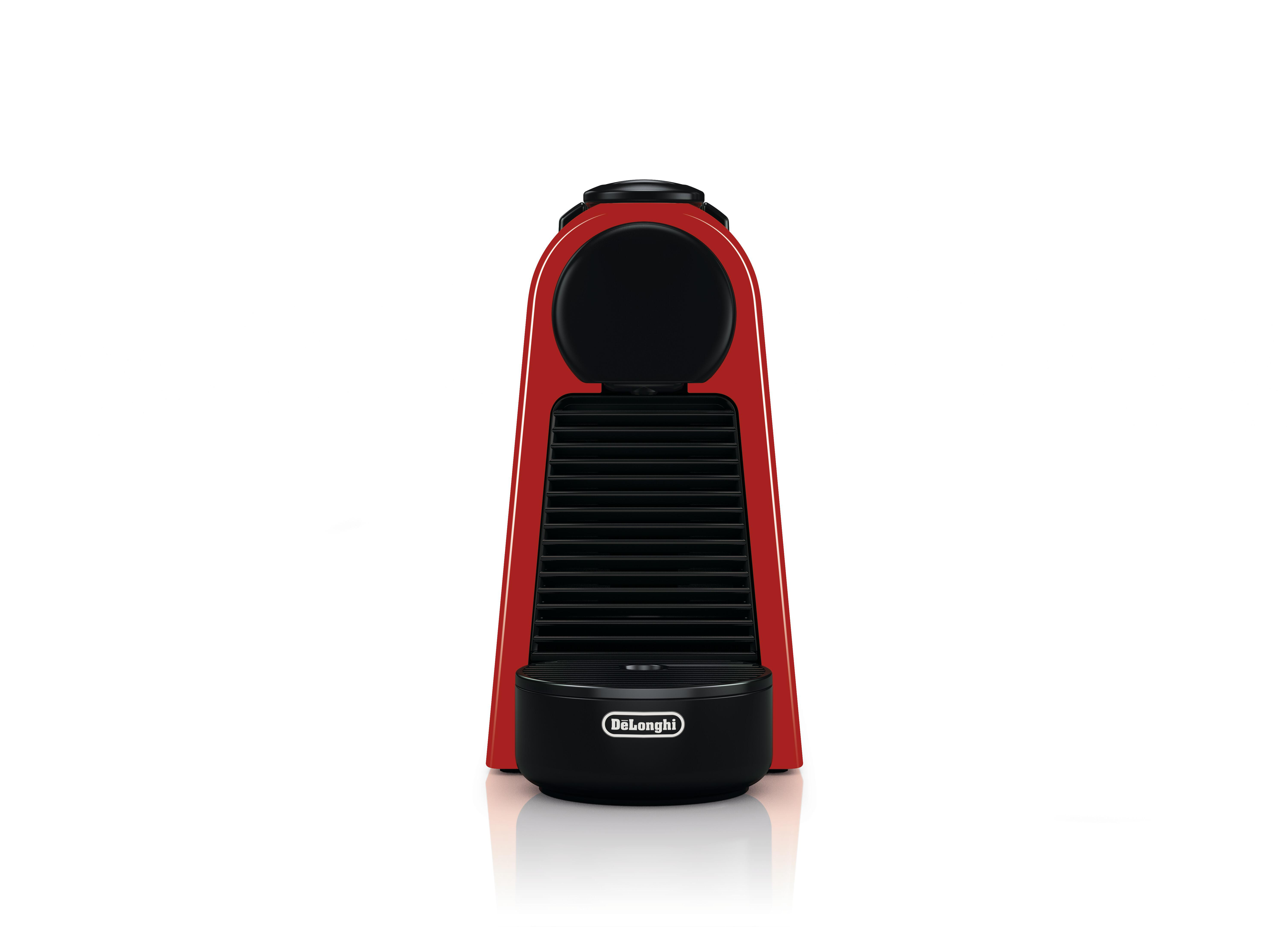 Rote DeLonghi Nespresso Kaffeemaschine auf weißem Hintergrund. Sie ist schlank und modern.