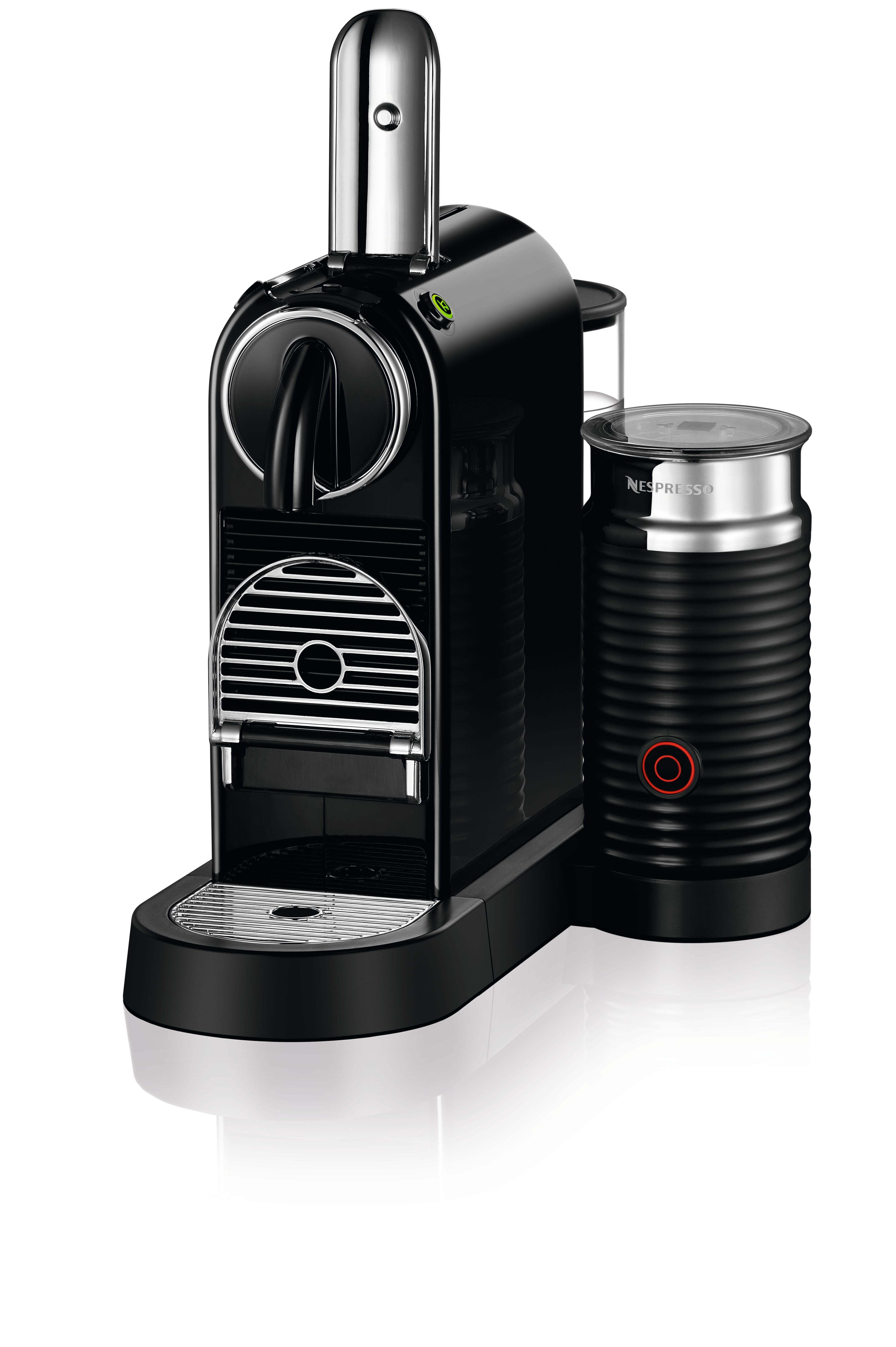 Schwarze Nespresso-Kaffeemaschine mit Milchaufschäumer. Hat ein schlankes Design mit silbernen Akzenten und rotem Knopf.
