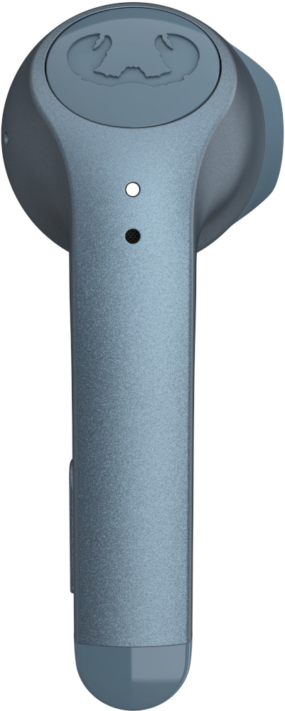 Gros plan sur un écouteur bleu. L'écouteur a une surface lisse et un microphone.