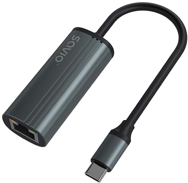 Egy szürke Savio USB-C-Ethernet adapter fekete kábellel.