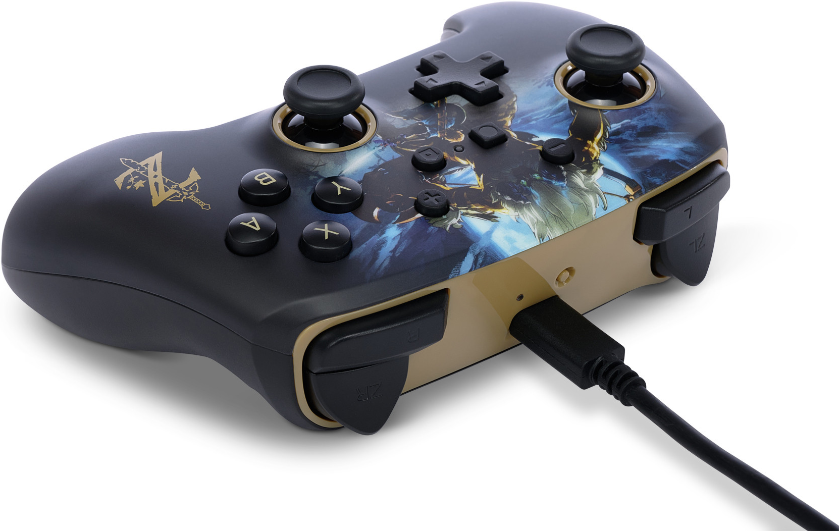 Schwarzer und goldener Gamecontroller mit Knöpfen, Joystick und Ladekabel.
