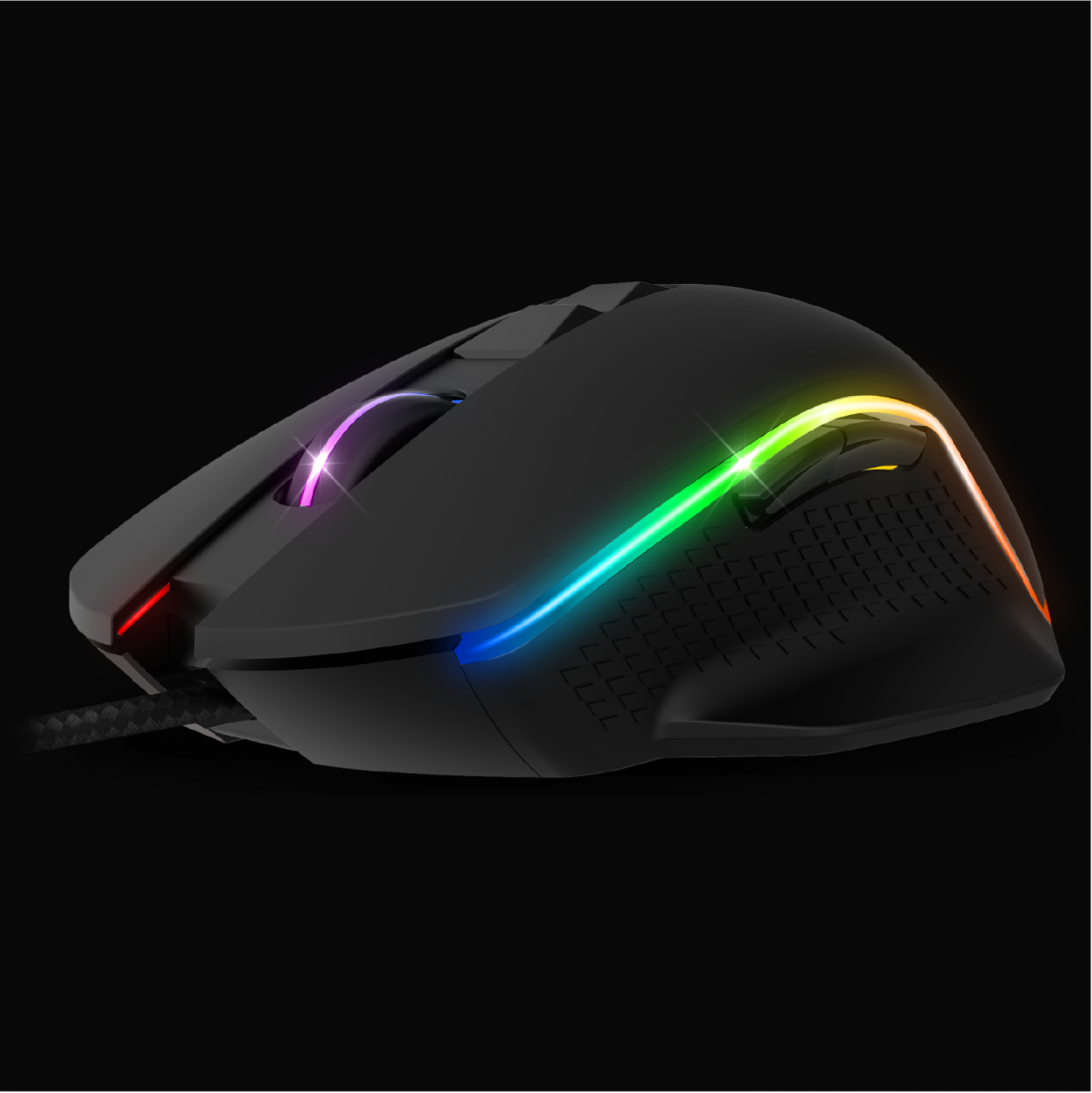 Fekete gamer egér RGB világítással sötét háttéren.