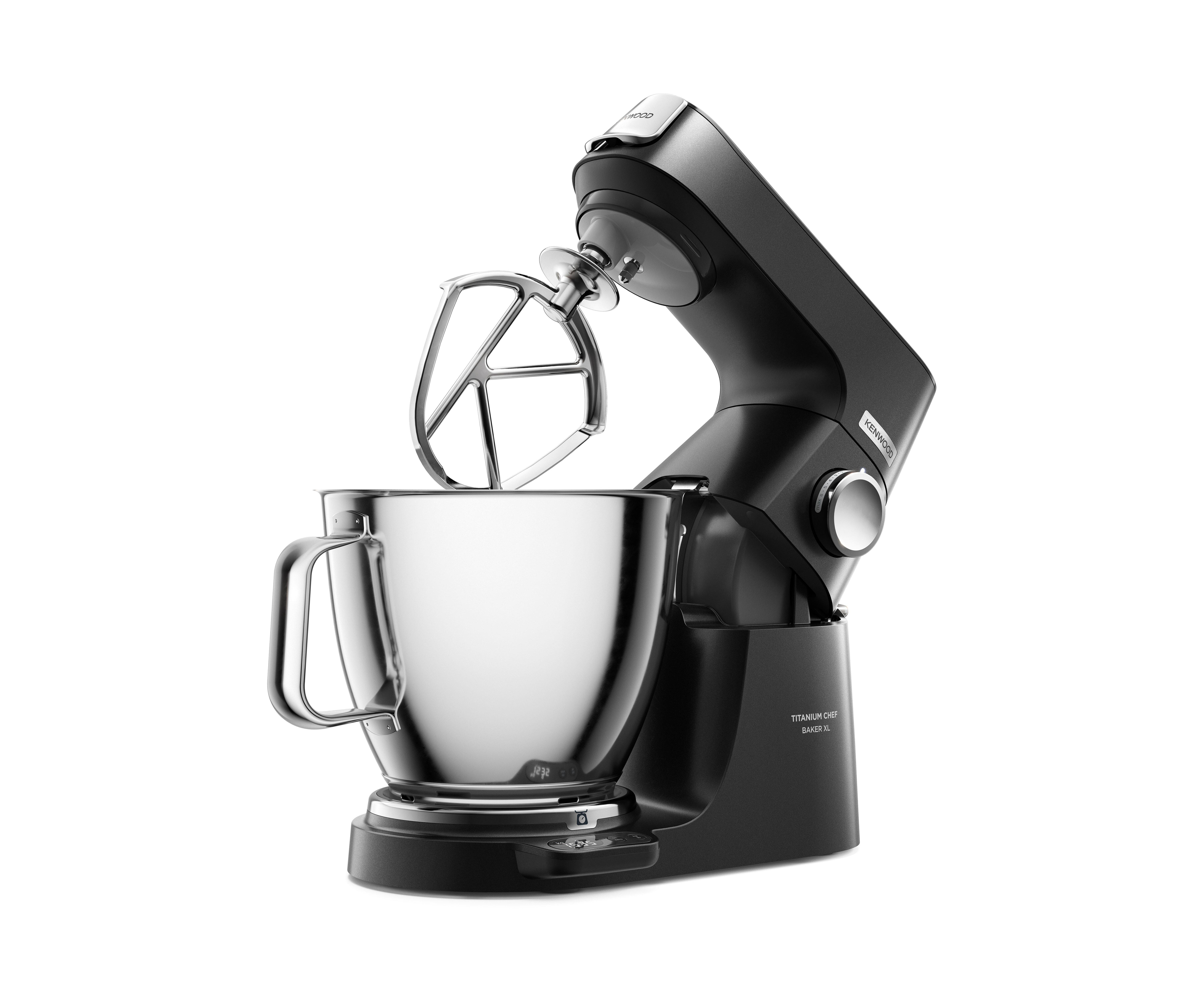 Ein schwarzer Kenwood Küchenmaschinen-Mixer mit silberner Schüssel und Aufsatz.