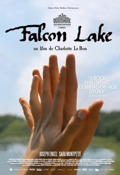 Filmposter voor Falcon Lake. Handen reiken naar een meer. De titel is in blauw en rood.