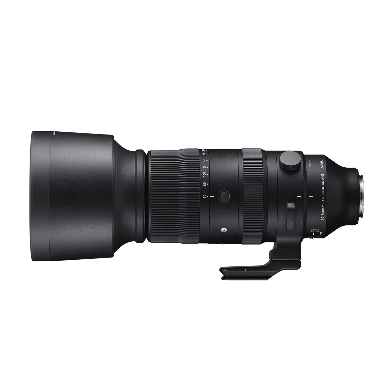 Obiettivo della fotocamera nero con paraluce, su sfondo bianco.