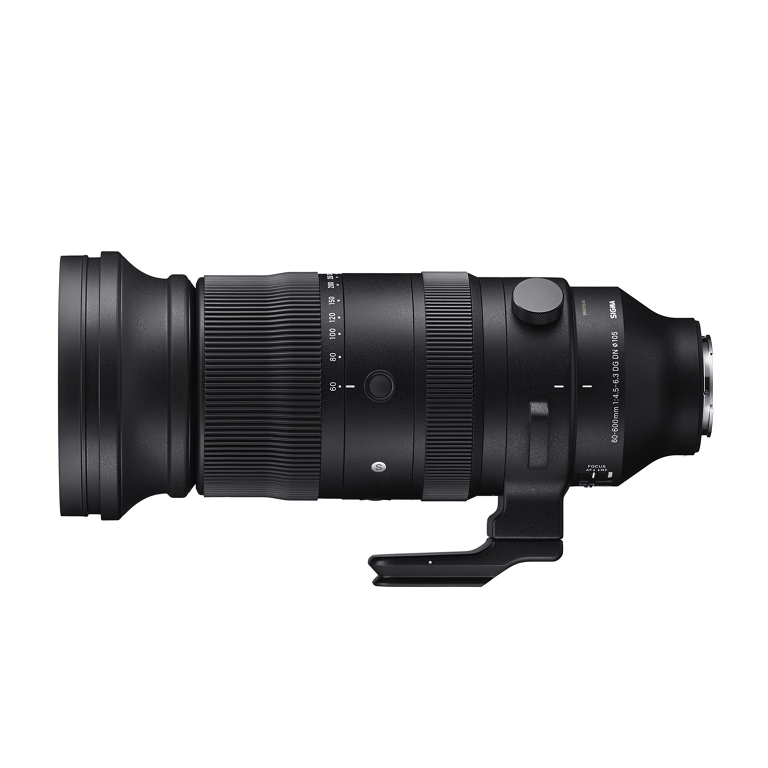 Un obiettivo Sigma 60-600mm f/4.5-6.3 DG OS HSM nero, con ghiere di zoom e messa a fuoco e un attacco per treppiede.